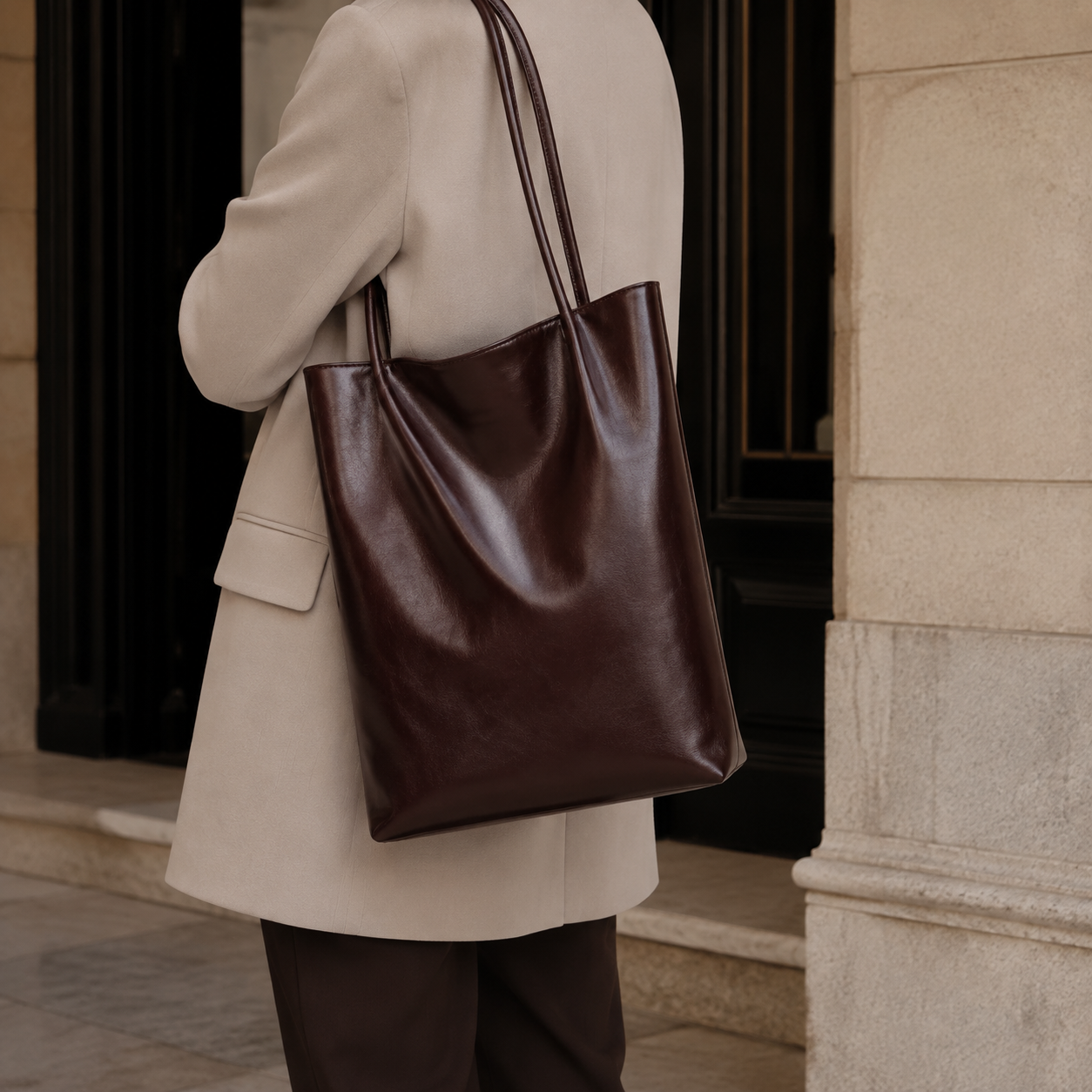 The Elara Leather Tote